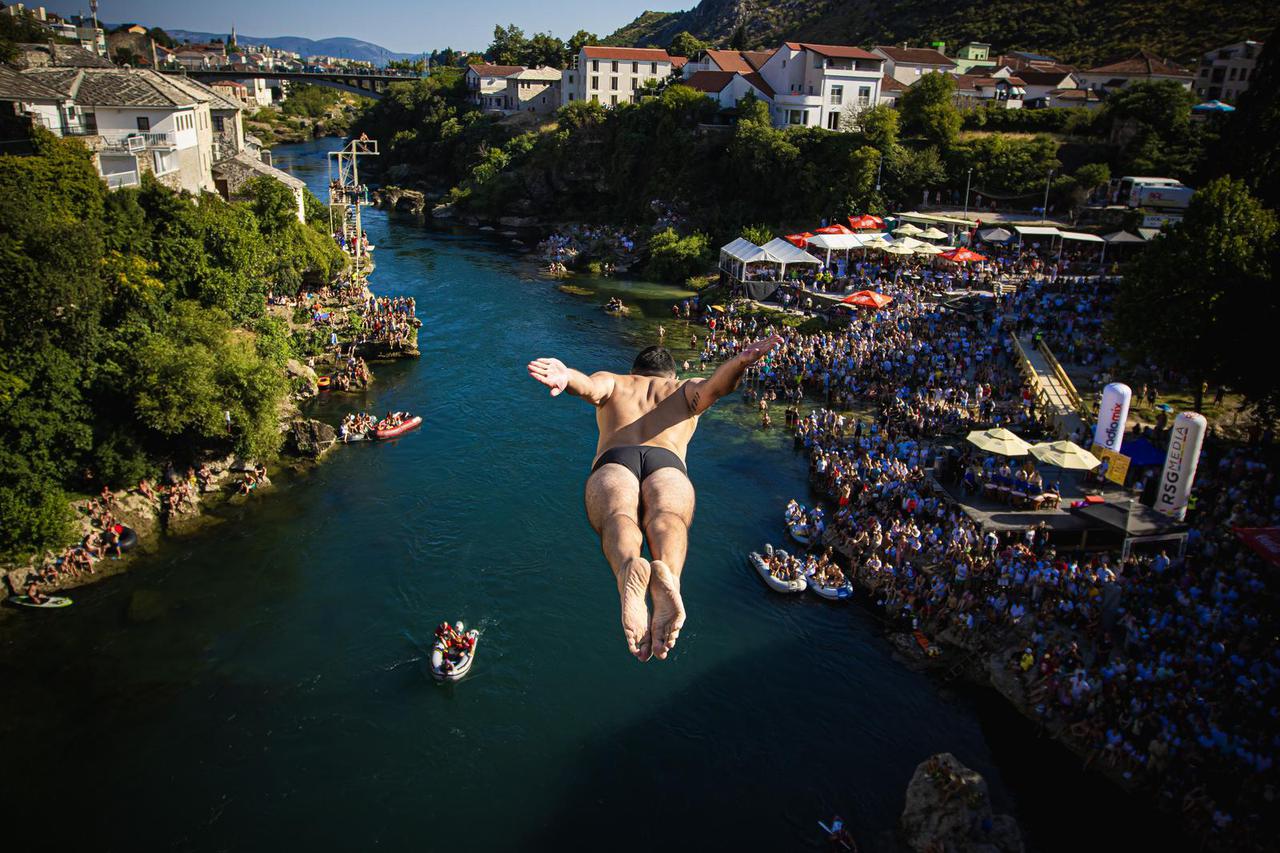 Mostar: Tradicionalni skokovi sa Starog mosta