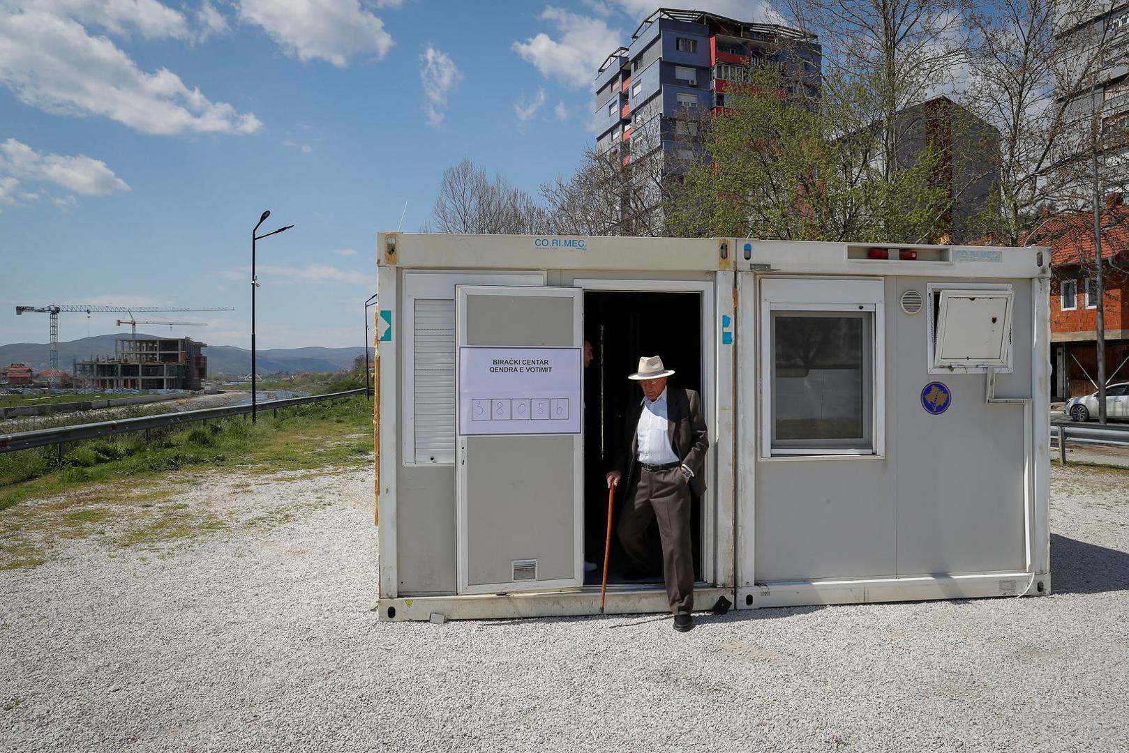 A man leaves a container used as an alternative voting center, in North Mitrovica, Kosovo, April 23, 2023. REUTERS/Valdrin Xhemaj NO RESALES. NO ARCHIVES. Photo: Stringer/REUTERS