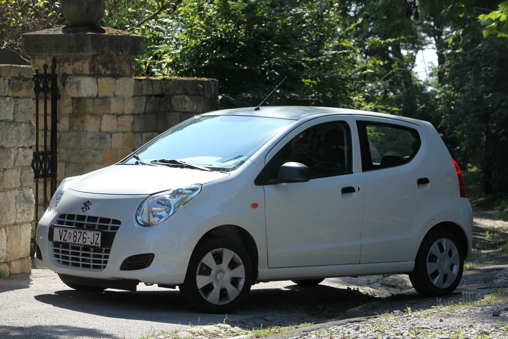 Na osmom mjestu ljestvice nalazi se Suzuki Alto. Ovaj mali hatchback poznat je po svojoj jednostavnoj, ali pouzdanoj konstrukciji. Iako možda nije najuzbudljiviji izbor, Alto je dugotrajan i pouzdan automobil, čiju kvalitetu nije moguće ignorirati. 