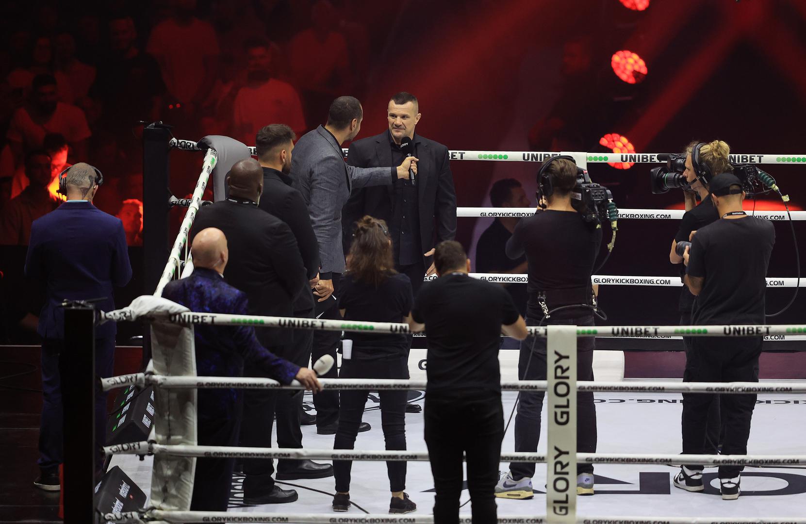 - Kada sam čuo svoju pjesmu, srce mi je krenulo preskakati. Volio bih da se sada mogu boriti, ali realnost je da imam 50 godina i neću više nikada kročiti u ring. Nikad ne reci nikad, ali mislim da se neću više boriti - rekao je Cro Cop