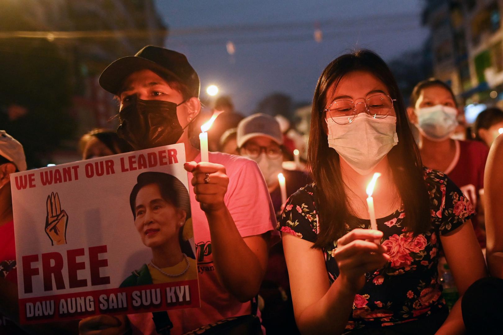 Anti-coup night protest in Yangon People hold candles as they take part in an anti-coup night protest at Hledan junction in Yangon, Myanmar, March 14, 2021. REUTERS/Stringer STRINGER