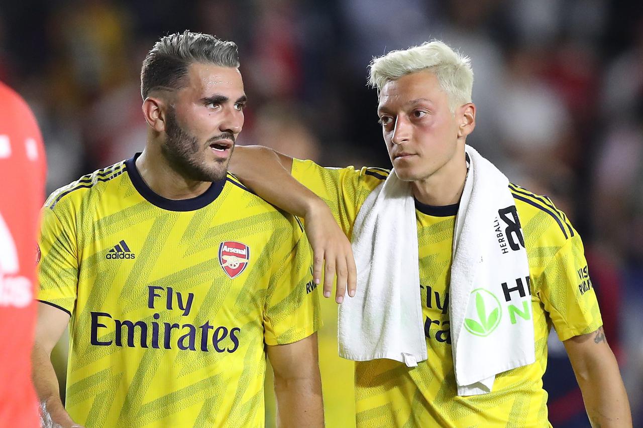 Sead Kolašinac i Mesut Ozil