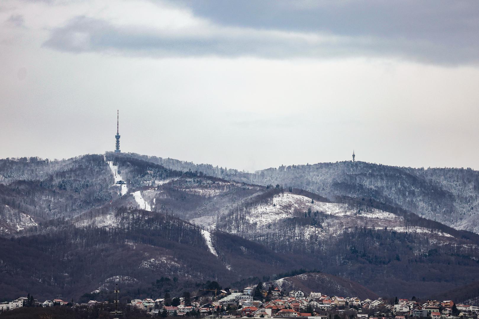 Pretežno oblačno uz mogućnost slabe oborine na granici kiše i snijega, posebno krajem dana i u noći, očekuje se u Zagrebu.