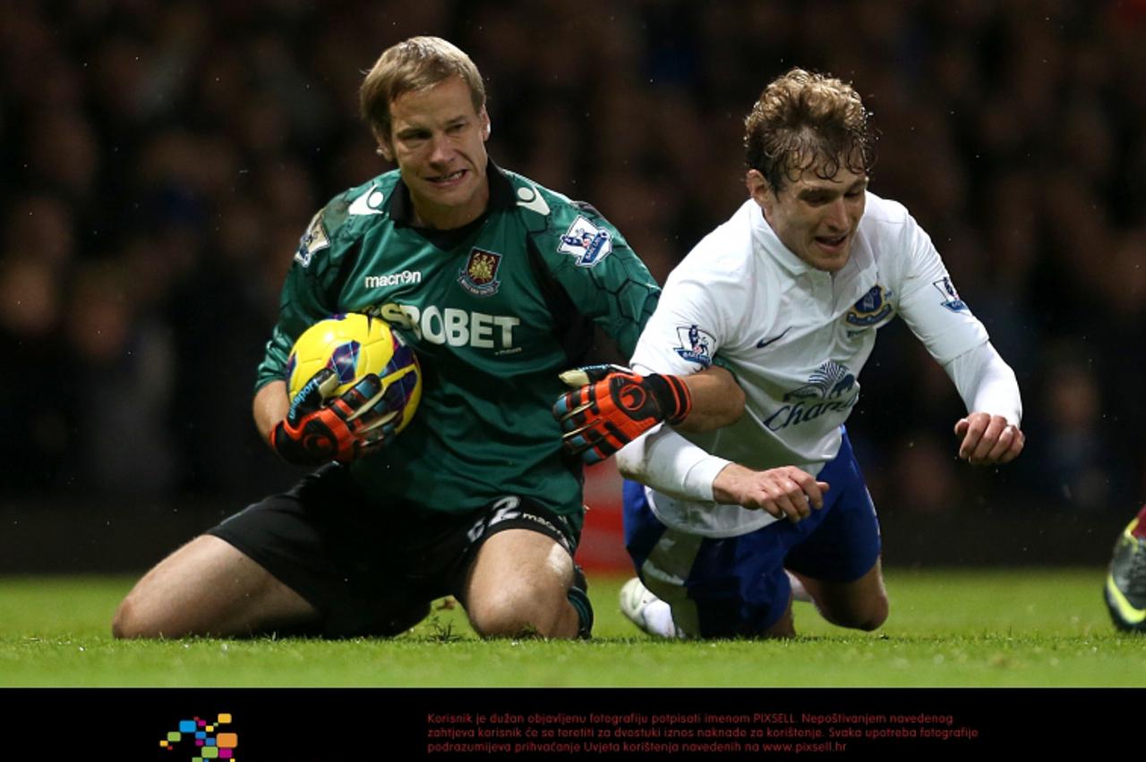 'West Ham United goalkeeper Jussi Jaaskelainen (left) and Everton\'s Nikica Jelavic (right) battle for the ball Photo: Press Association/Pixsell'