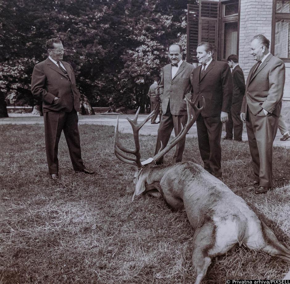 Presnimka fotografija iz dvorca Tikveš