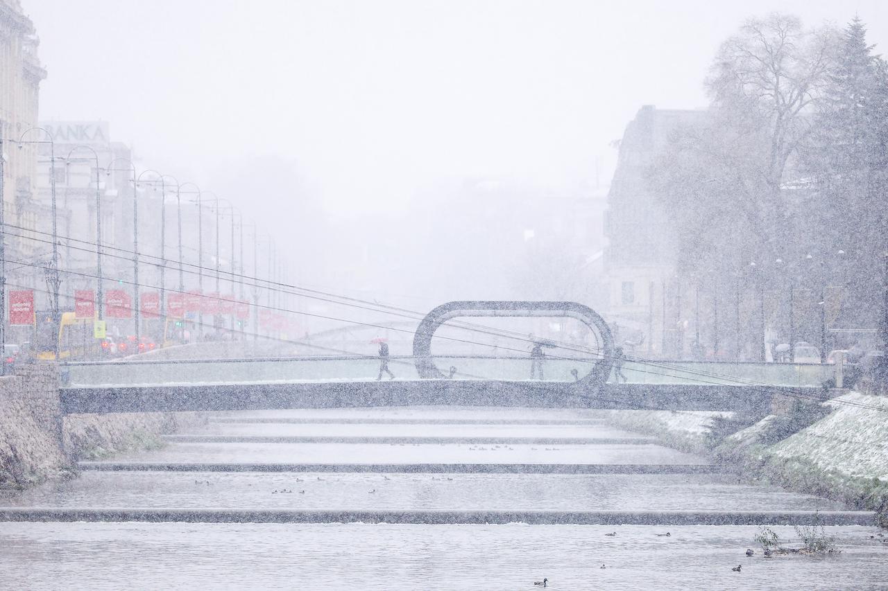 Snijeg je počeo padati u Sarajevu