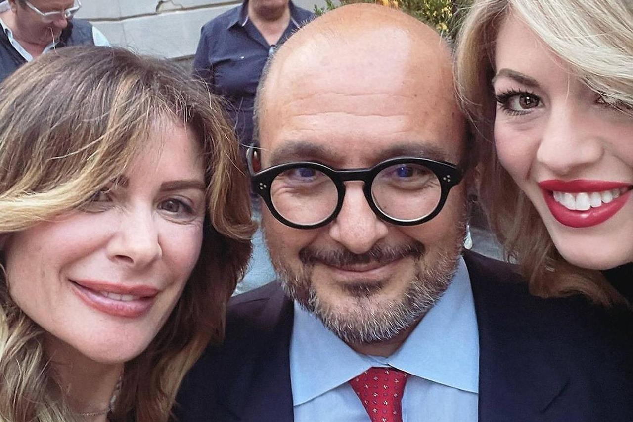 Politik. Skandal im italienischen Parlament. Der Kulturminister Gennaro Sangiuliano gibt zu, eine Beziehung mit Maria Ro