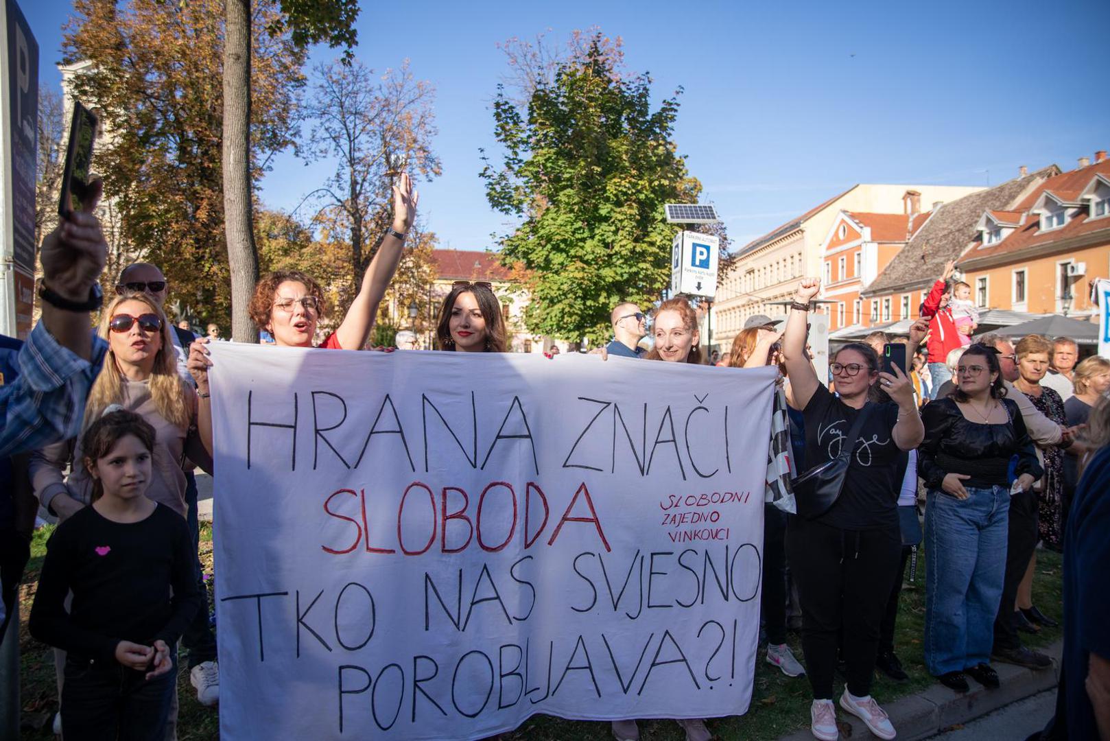 29.10.2023., Vinkovci - Prosvjed svinjogojaca u Vinkovcima zbog africke svinjske kuge. Photo: Borna Jaksic/PIXSELL