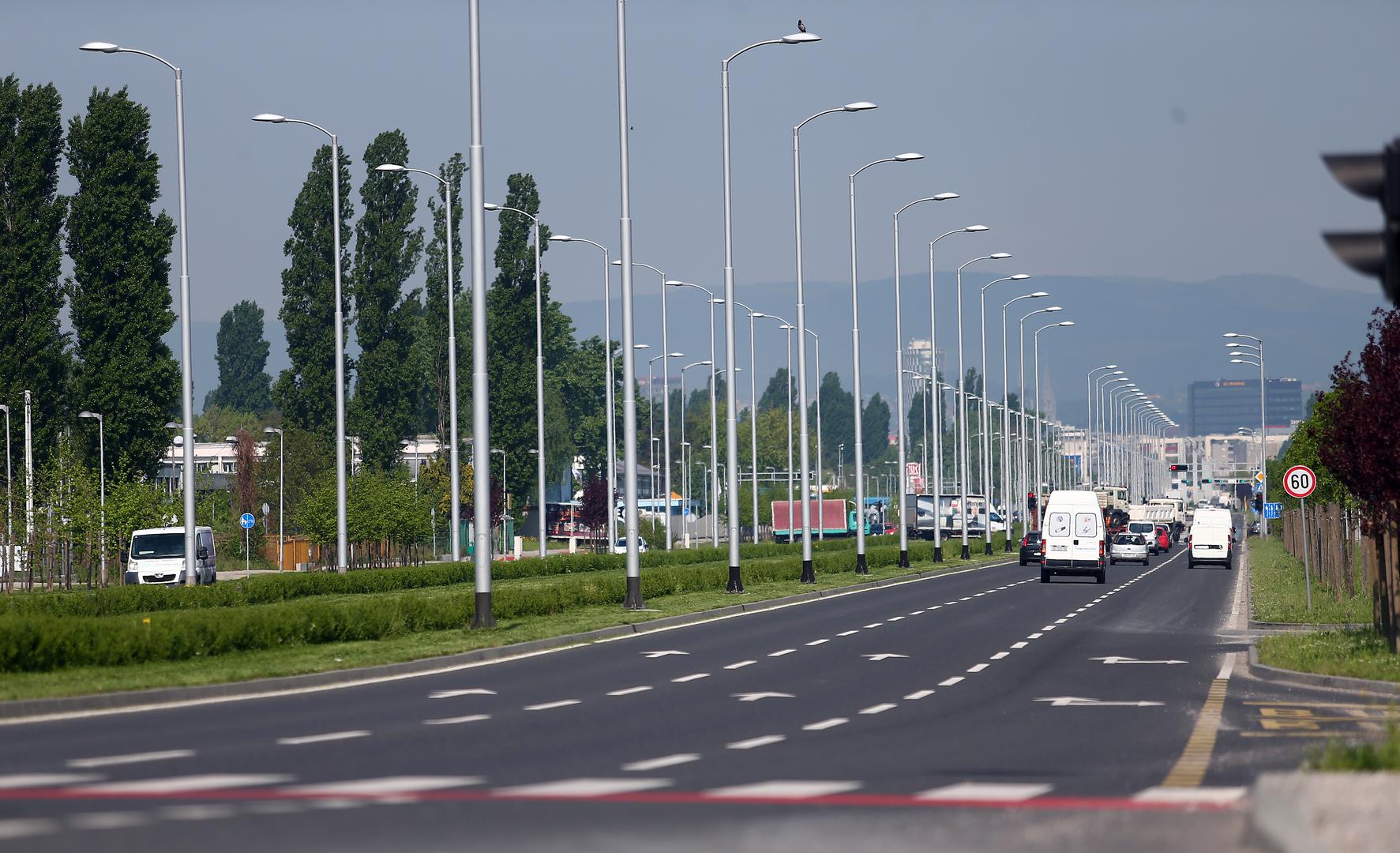 Radnička cesta, s druge strane, duga je oko 6500 metara, a danas je poznata i kao zagrebačka poslovna meka. 