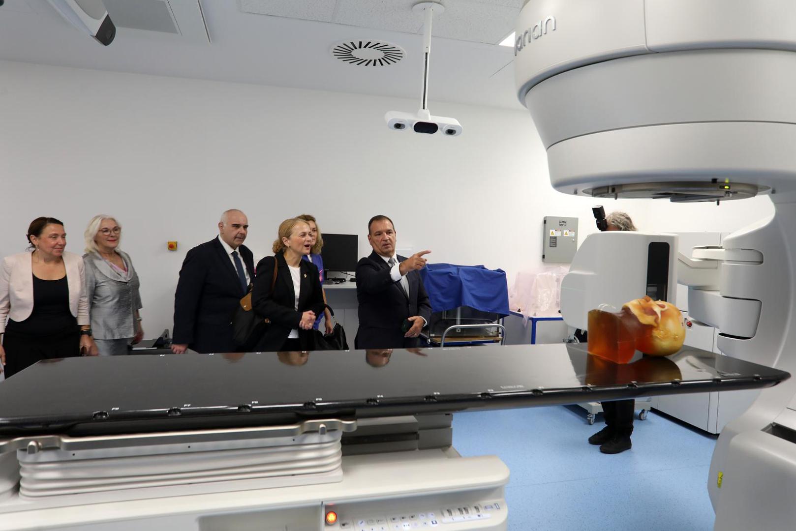 18.10.2024., Rijeka - Ministar zdravstva Vili Beros na svecanosti pustanja u rad prvog linearnog akceleratora na Klinici za tumore KBC-a Rijeka.  Photo: Goran Kovacic/PIXSELL