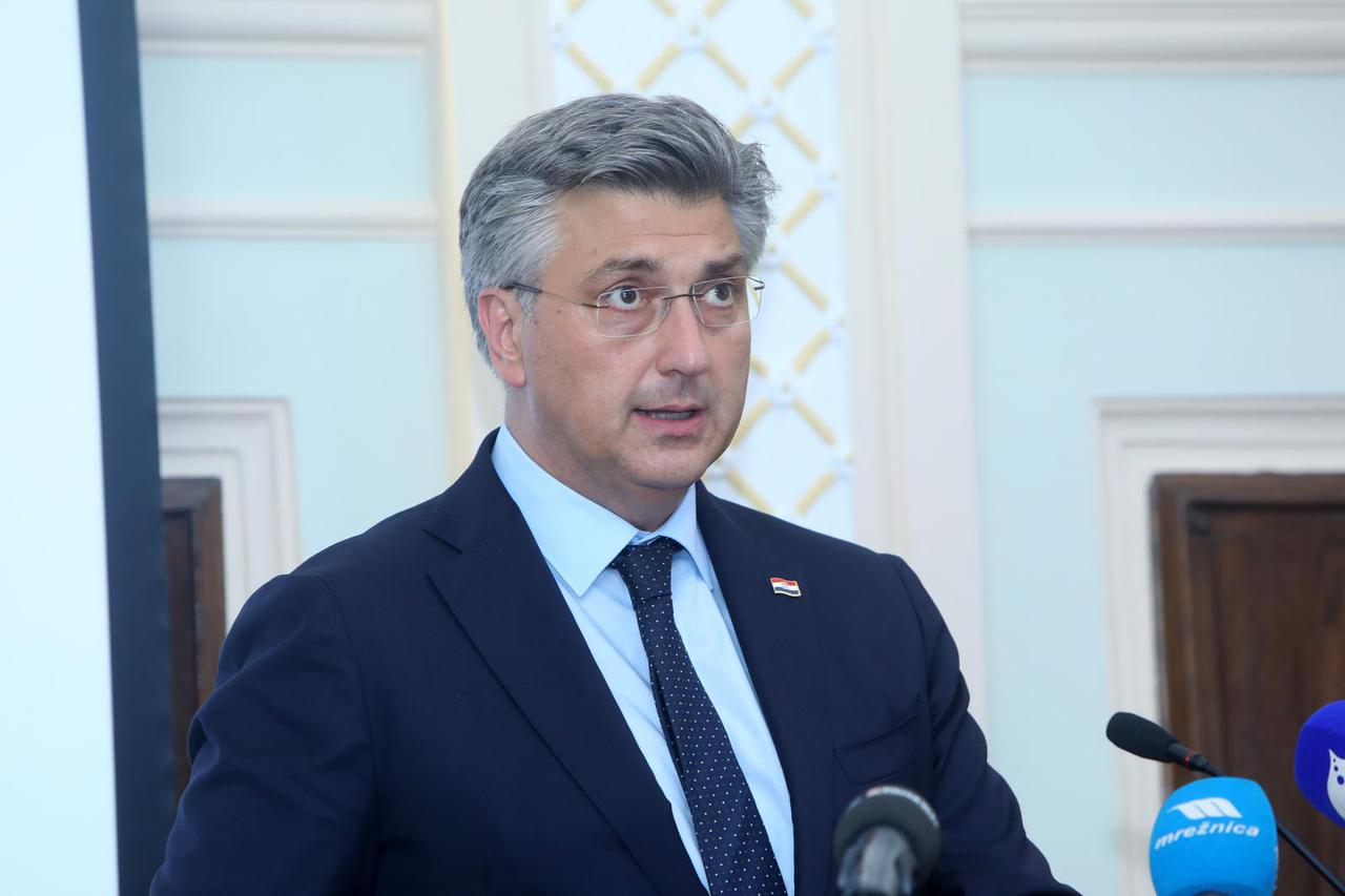 Premijer Plenković na potpisivanju ugovora o rekonstrukciji željeznice u Karlovcu