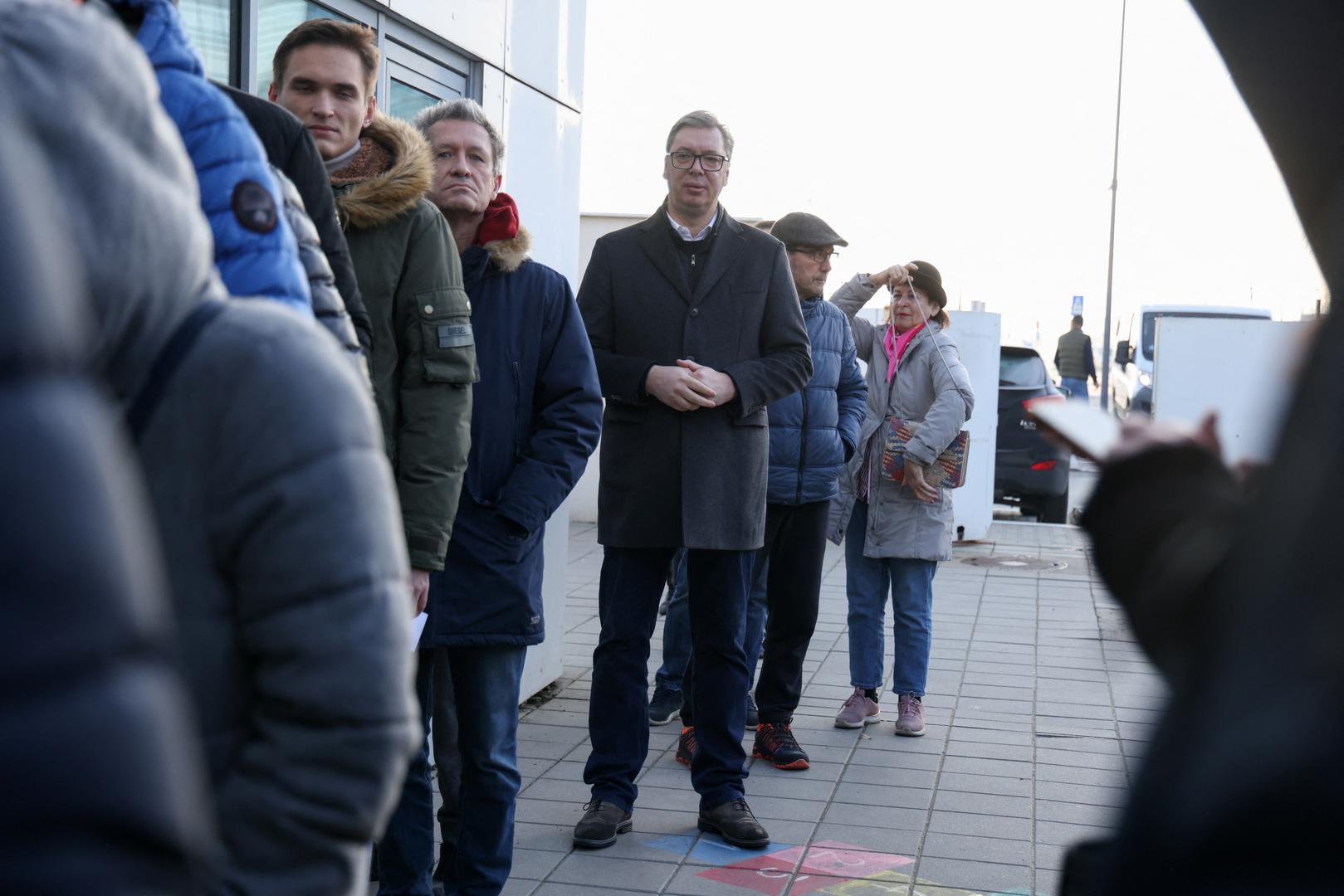 Ono što je začudilo mnoge je činjenica što je on kao predsjednik jednostavno došao u red kao običan građanin, stao i pričao svoj red na glasovanje. 