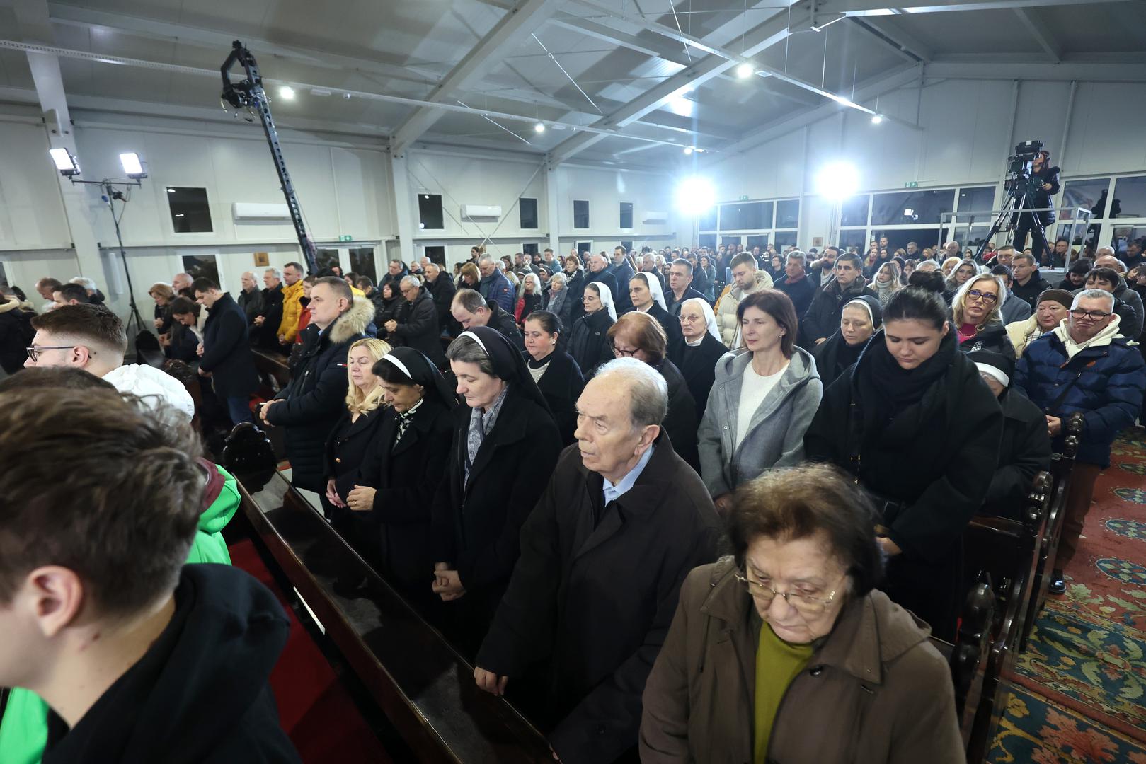 25.12.2023., Zagreb - Zagrebacki nadbiskup mons. Drazen Kutlesa predvodio je svetu misu polnocku u Bogosluznom prostoru bl. Alojzija Stepinca. Photo: Sanjin Strukic/PIXSELL