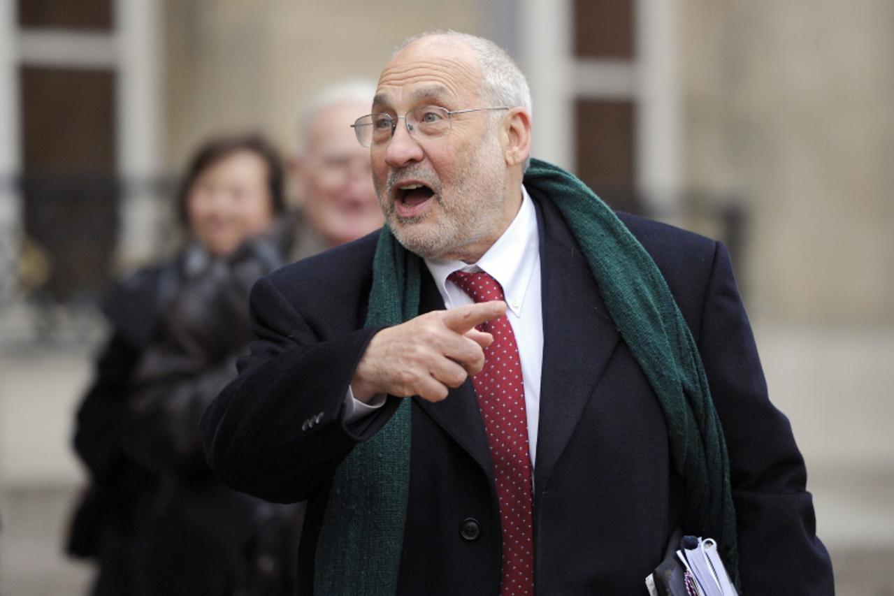 'US Nobel Prize  of Economy Joseph Stiglitz gestures as he leaves the Elysee presidential palace on January 6, 2011, in Paris, after a working lunch between French President Nicolas Sarkozy and intern