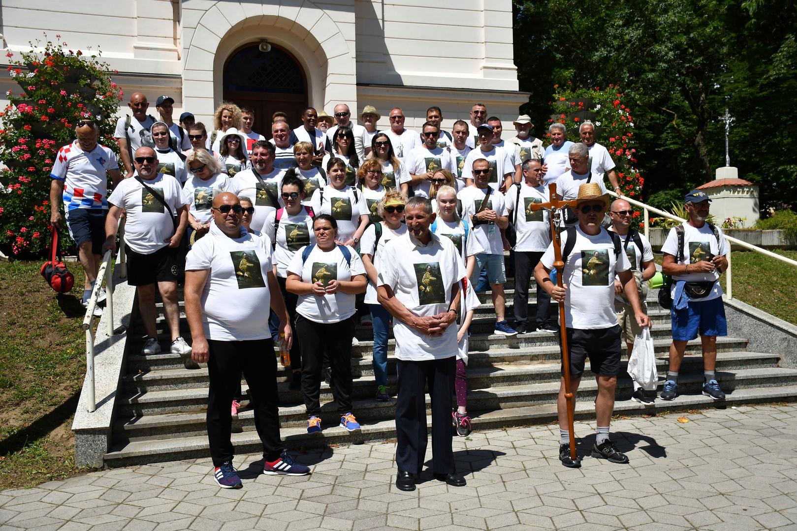 12.06.2020. Podvinje, Polazak hodocasnika-pjesaka ispred Zupe sv. Antuna Padovanskog u Podvinju na Dane svetog Ante u Gornjim Mocilima (BiH).
Photo: Ivica Galovic/ PIXSELL