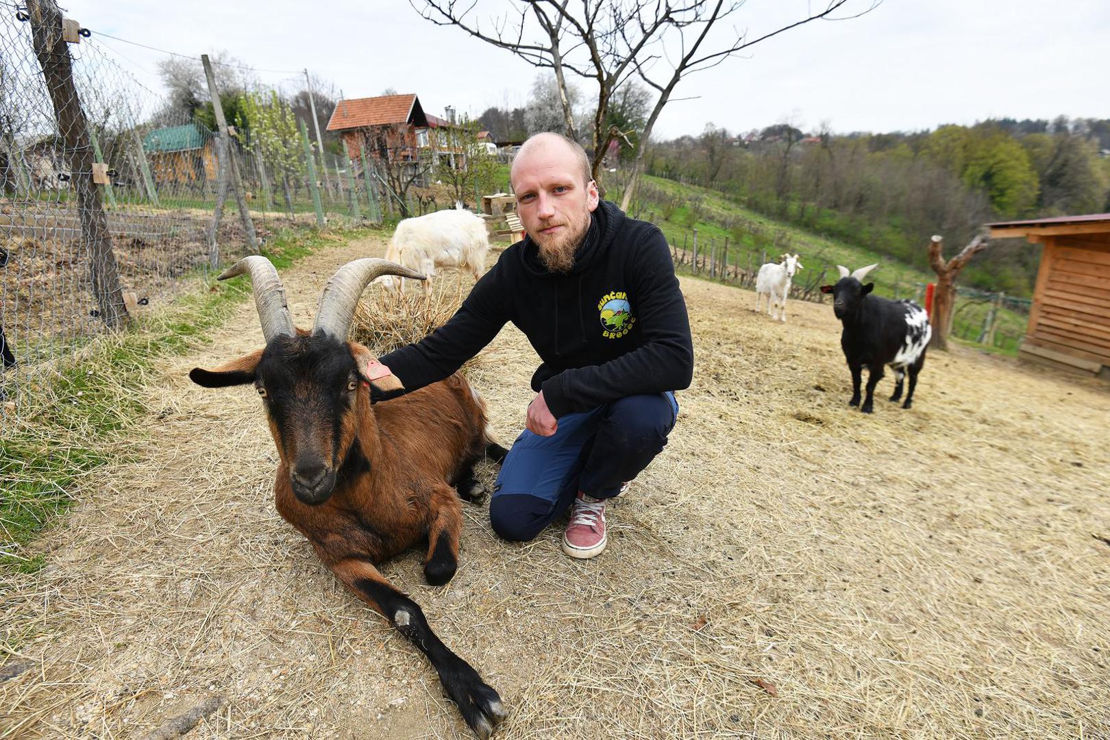 07.04.2023., Pescenica Vinicka - Nikola Bosak, vlasnik utocista za farmske zivotinje Suncani Bregec. Photo: Vjeran Zganec Rogulja/PIXSELL