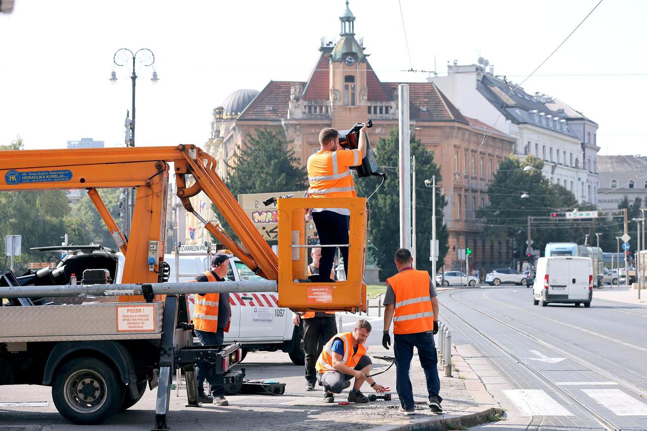 Zagreb:  Novi semafori na Trgu Republike Hrvatske 