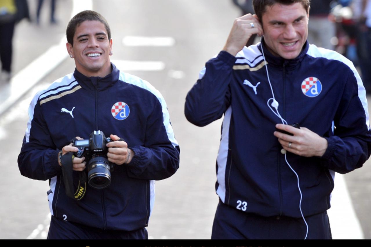 '02.11.2011., Amsterdam - Igraci GNK Dinama nakon rucka uoci utakmice 4. kola UEFA Lige prvaka izmedju Ajaxa i Dinama u setnji gradom. Luis Ibanez, Leonardo Cufre Photo: Marko Lukunic/PIXSELL'