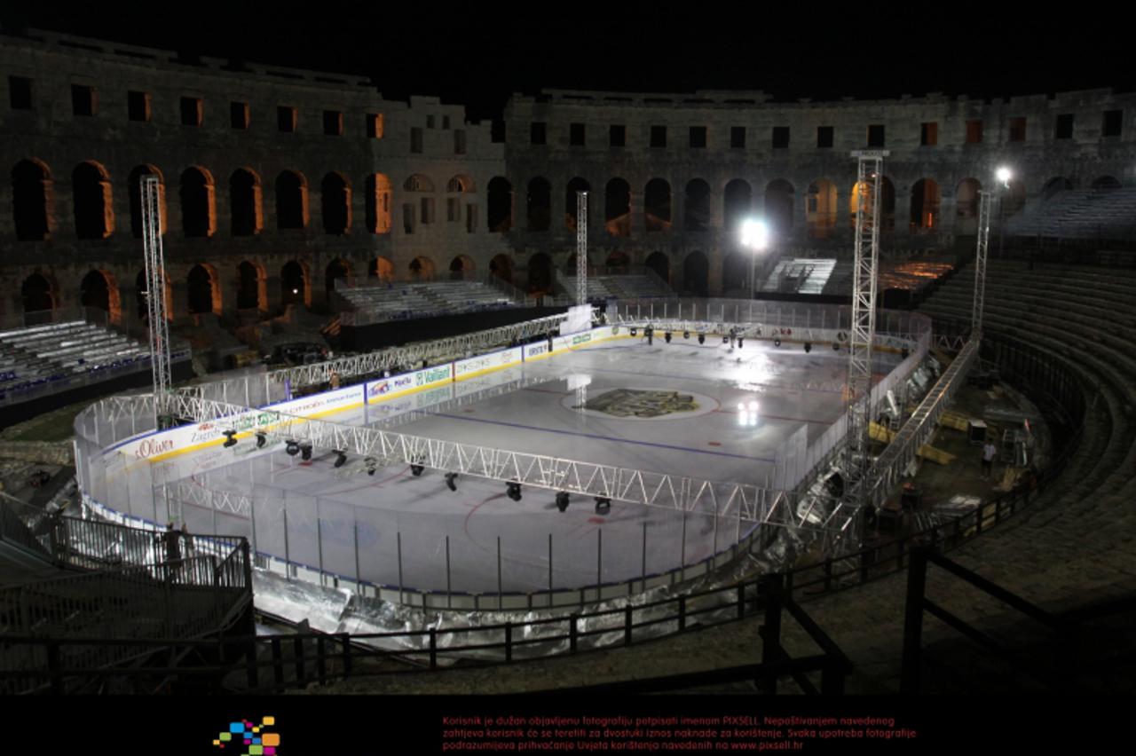 '11.09.2012., Pula - Zavrseni radovi na postavljanju ledene povrsine za hokejaski spektakl u Areni.  Photo: Dusko Marusic/PIXSELL'