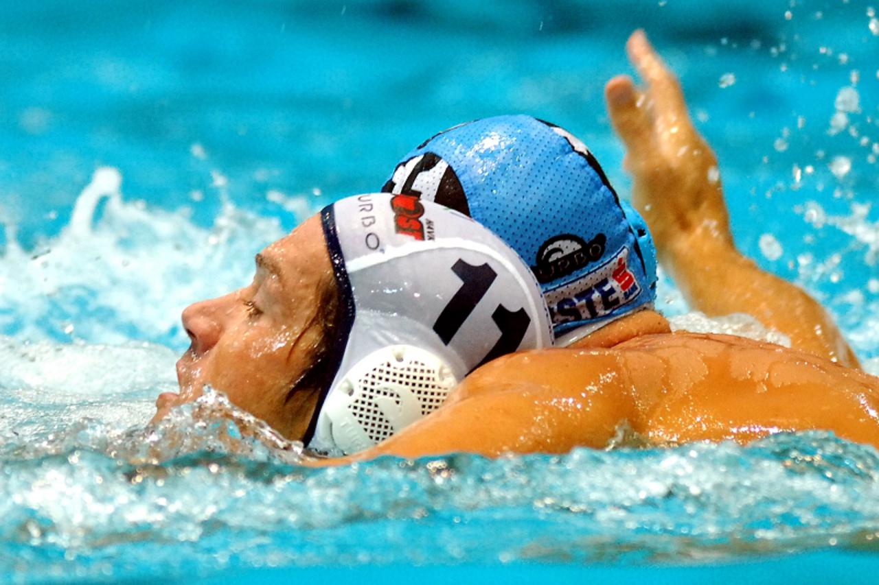 'za sport.....03. 10. 2009. bazen na mladosti/jadranska vaterpolo liga/mladost-primorje/igor hinic i marin beltrame (plava kapica) Photo: Zeljko Hladika/Vecernji list'