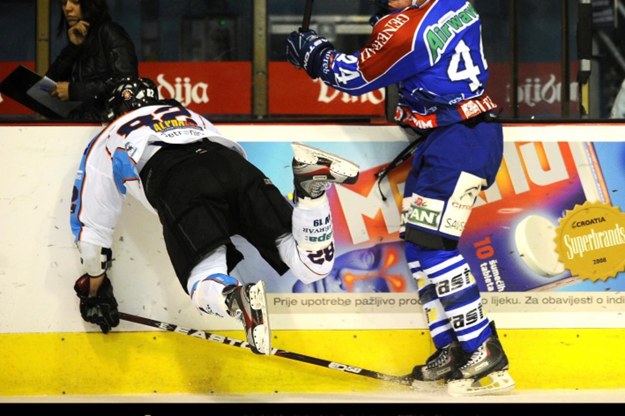 '30.10.2011.,Dom Sportova, Zagreb - 17. Kolo EBEL lige izmedju KHL Medvescaka i gostiju SAPA Fehervar AV19.Balint Magosi, Geoff Waugh Photo: Daniel Kasap/PIXSELL'