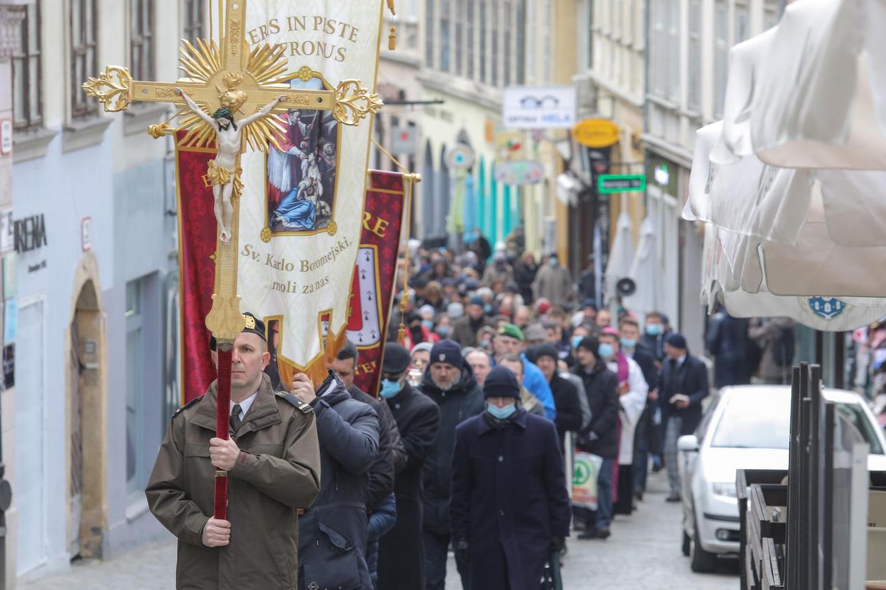 Zagreb: Kardinal Bozanić predvodio misu i korizmenu procesiju povodom godišnjice zagrebačkog potresa