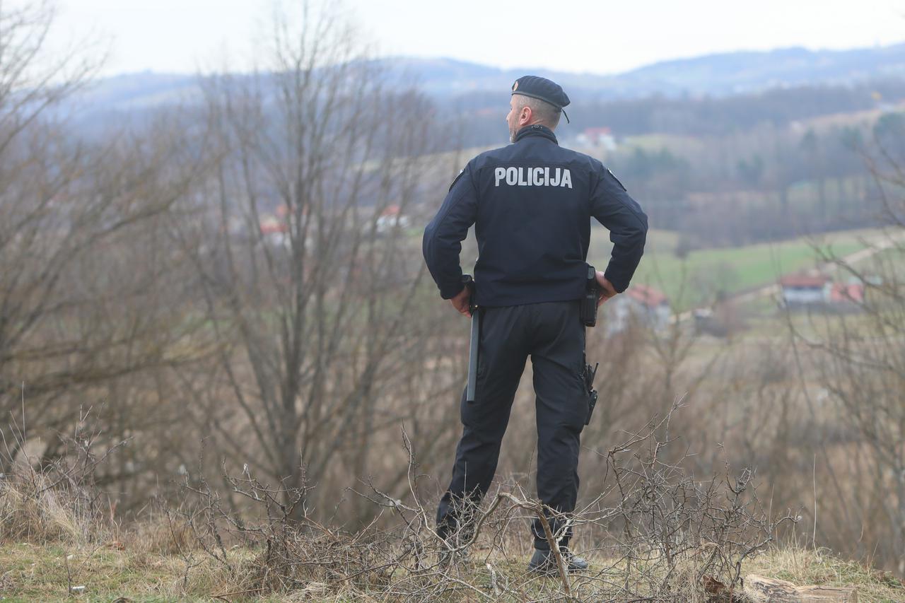 Božinović obišao policijske službenike na području PU karlovačke koji rade na zaštiti državne granice i suzbijanju nezakonitih migracija 