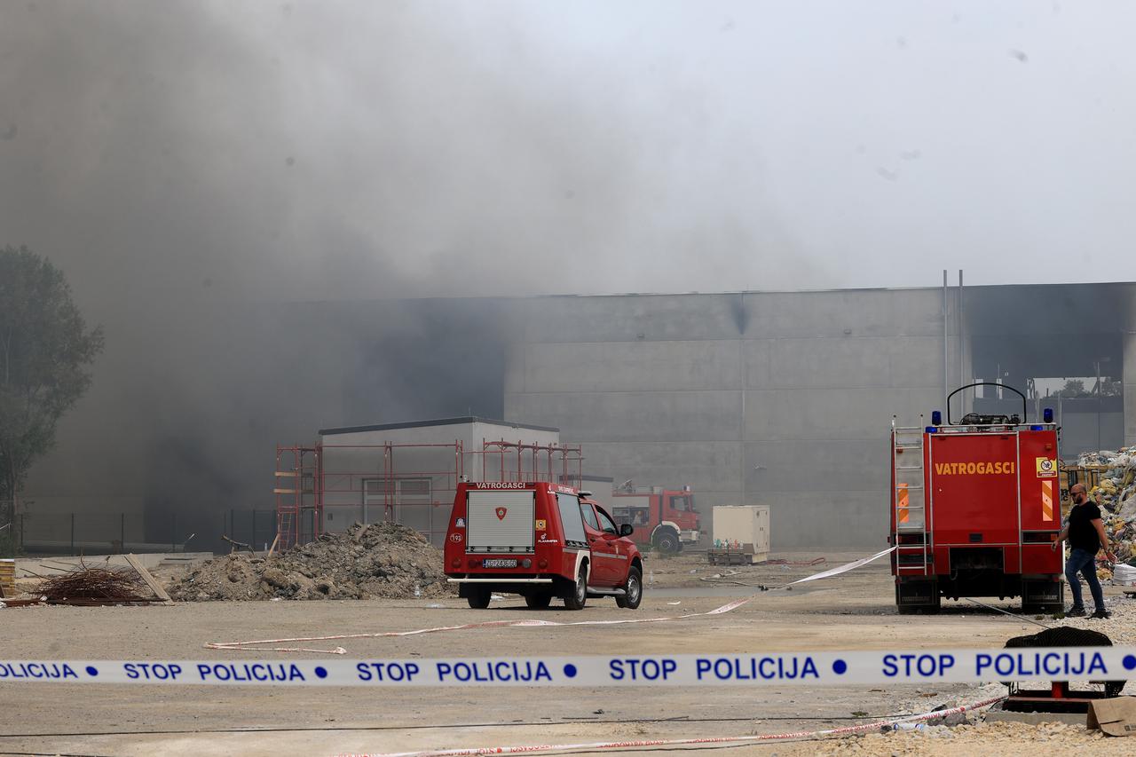 Zgarište tvrtke Eko Flor gdje je jučer izbio veliki požar