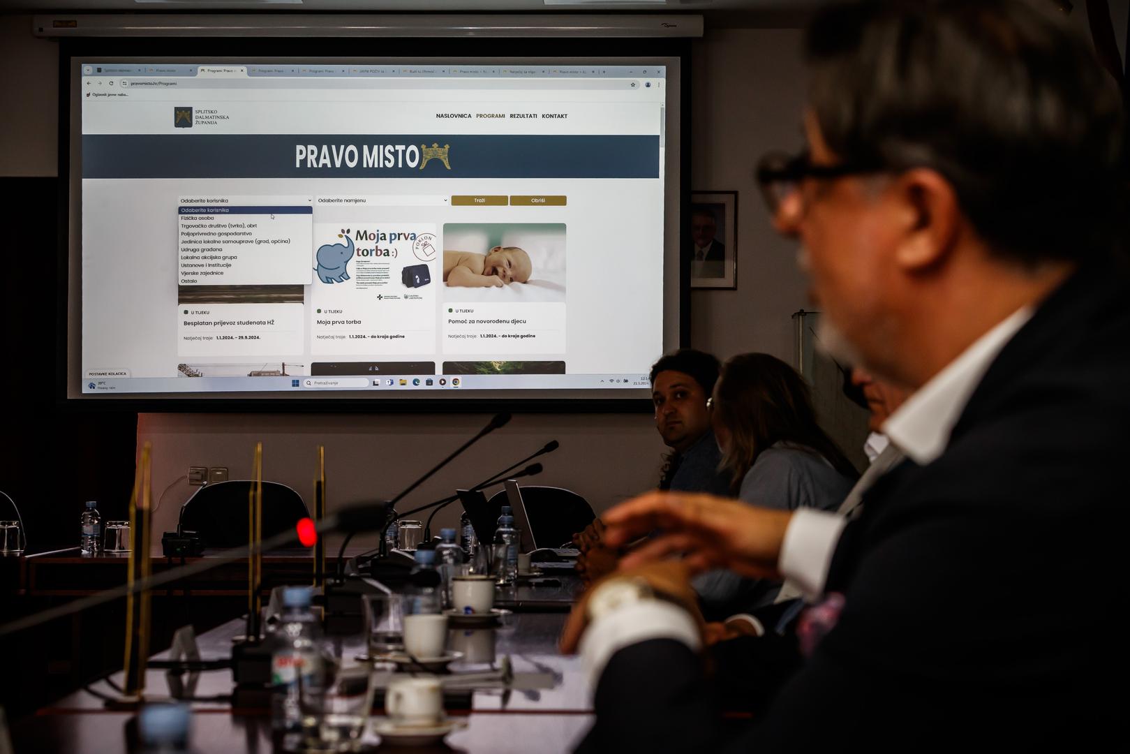 21.05.2024., Split - Zupan Blazenko Boban sa svojim timom predstavio je Web Portal “Pravo Misto” na kojem ce se moc pronac sve informacije o projektima Zupanije i potporama koje zupanija pruza. Photo: Zvonimir Barisin/PIXSELL