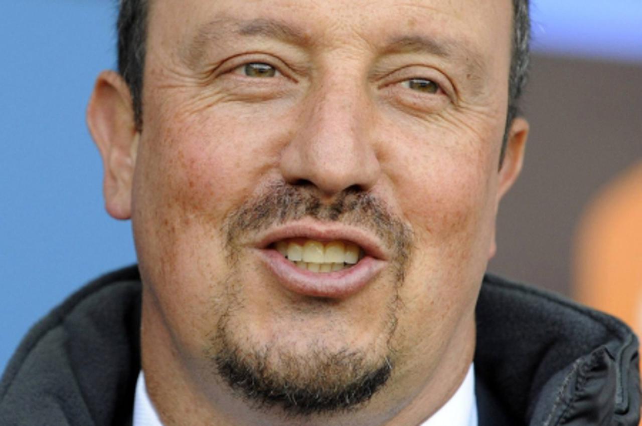 'Liverpool\'s manager Rafael Benitez smiles ahead of their English Premier League soccer match against Bolton Wanderers in Bolton August 29, 2009. REUTERS/Nigel Roddis (BRITAIN SPORT SOCCER) NO ONLINE