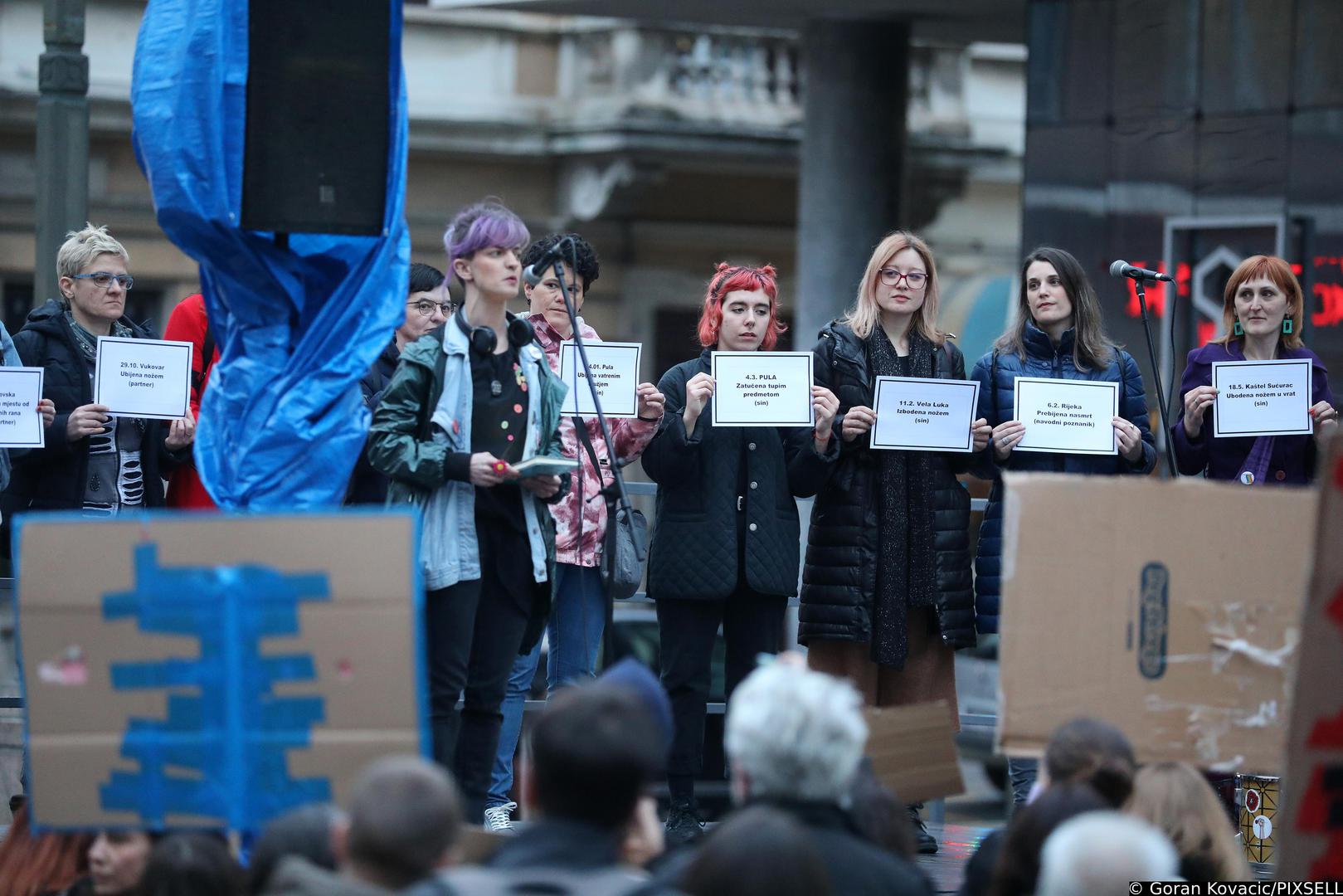 08.03.2023., Rijeka - Prosvjedni sesti po redu Nocni mars za Osmi mart pod nazivom "Borim se ko zensko",  od hotela Continental do Jadranskog trga, posvecen je nasilju nad zenama i femicidu.  Photo: Goran Kovacic/PIXSELL