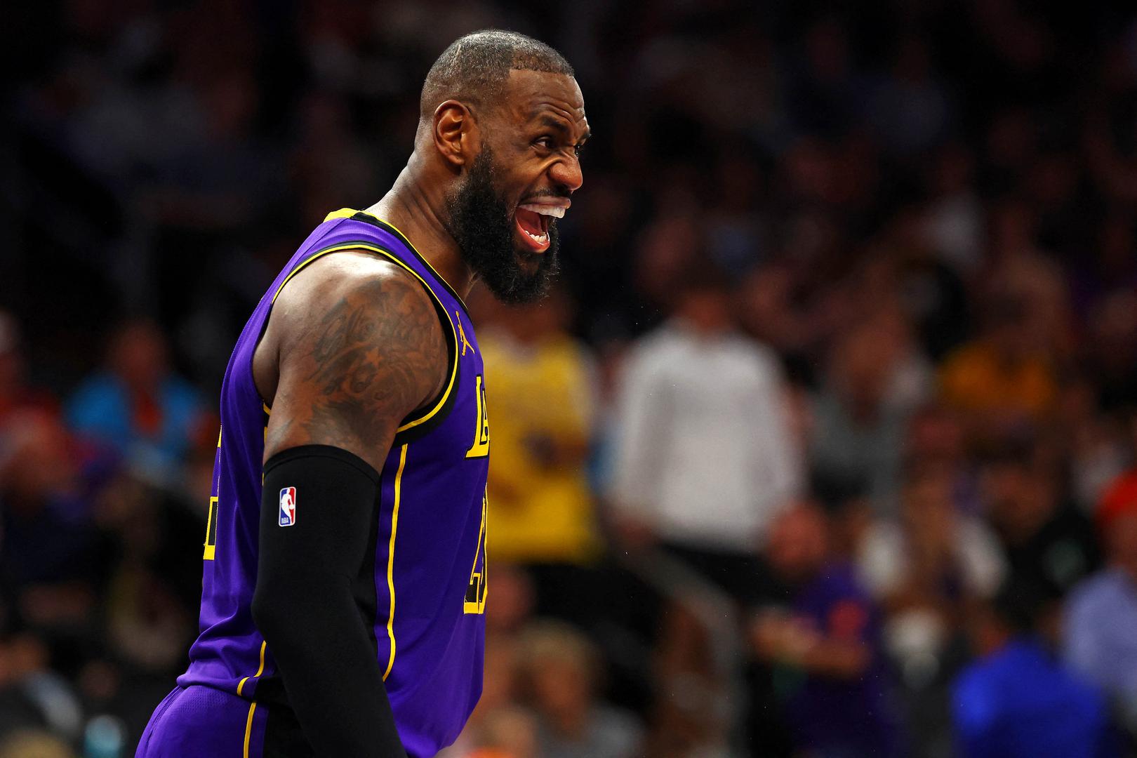 LeBron James, S 39 godina, najbolji strijelac lige svih vremena i neprikosnoveni kralj NBA lige skupio je 128 milijuna dolara (118 eura/98,5 funti). Njegovo bogatstvo ne potječe samo od 48 milijuna dolara (44 eura/36 funti) koje prima kao plaću u Los Angeles Lakersima, već i od unosnih sponzorskih ugovora.