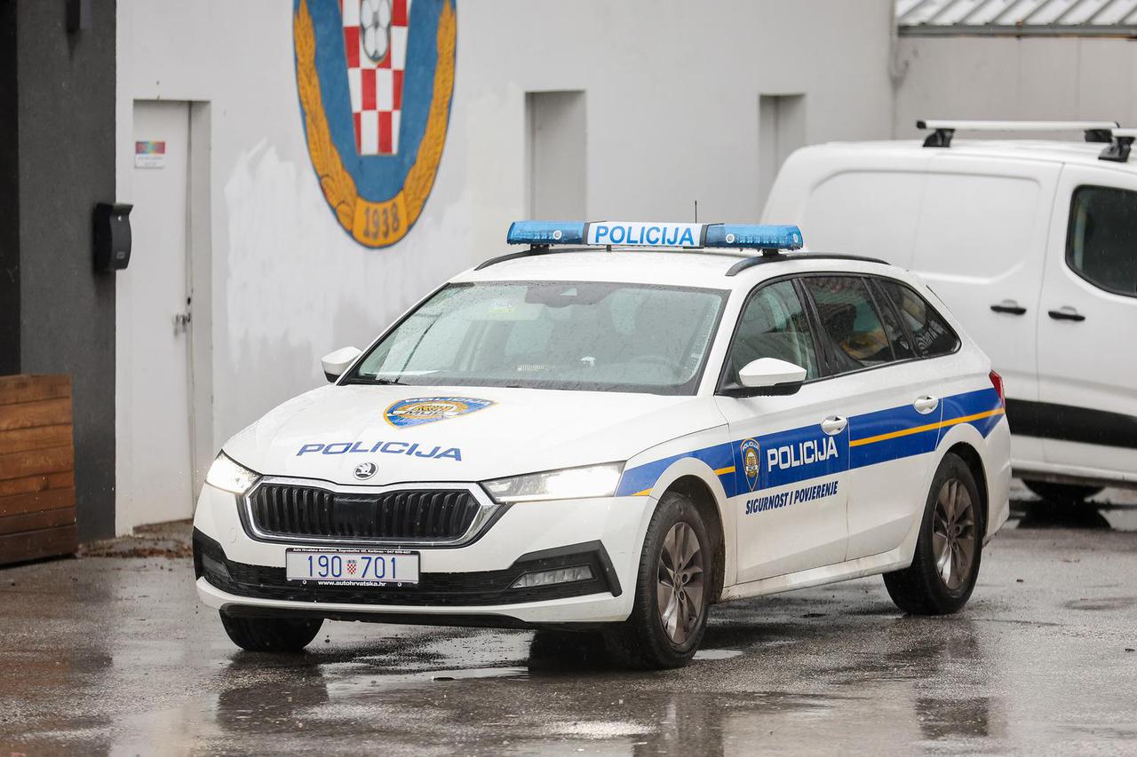 Zagreb: Dva automobila u Vrapču u potpunosti izgorjela, policijski očevid je u tijeku