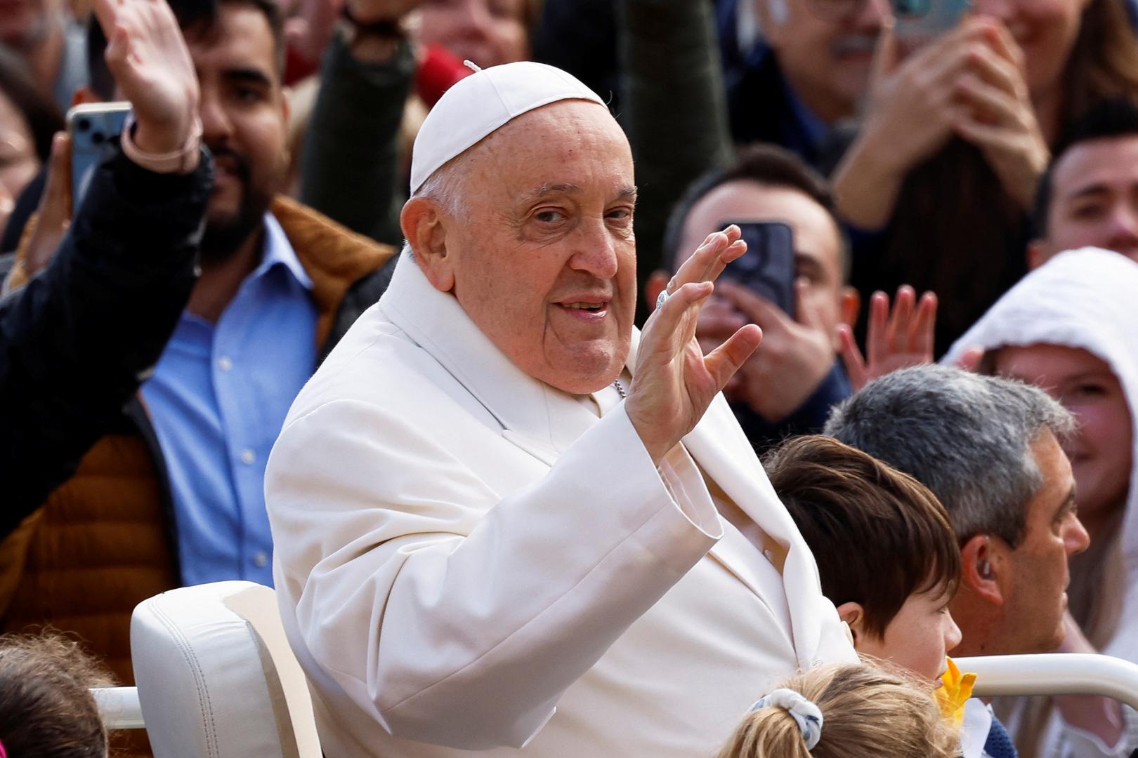 Pope Francis greets people as he arrives for the weekly general audience, in St. Peter's Square at the Vatican, March 6, 2024. REUTERS/Remo Casilli Photo: REMO CASILLI/REUTERS