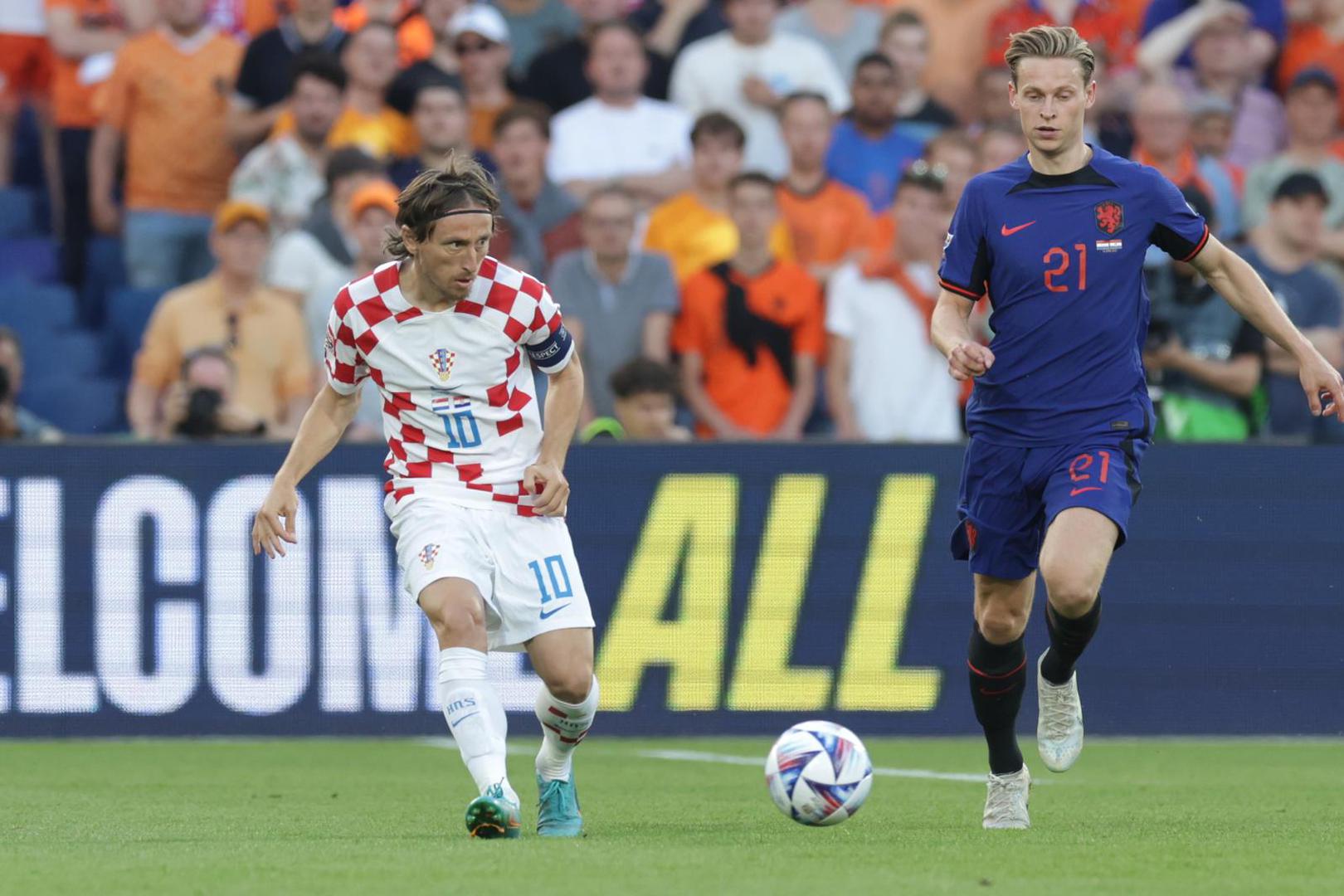 14.06.2023., stadion Feyenoord "De Kuip", Rotterdam, Nizozemska - UEFA Liga Nacija, polufinale, Nizozemska - Hrvatska. Luka Modric, Frenkie de Jong Photo: Luka Stanzl/PIXSELL