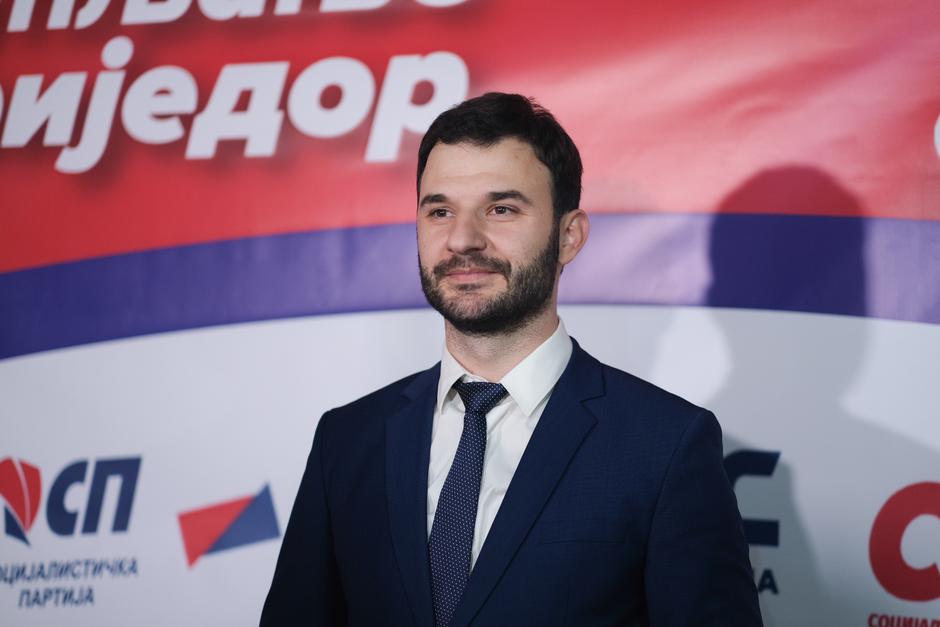 Prijedor: Slobodan Javor proslavio pobjedu na izboru za gradonačelnika u društvu suradnika
