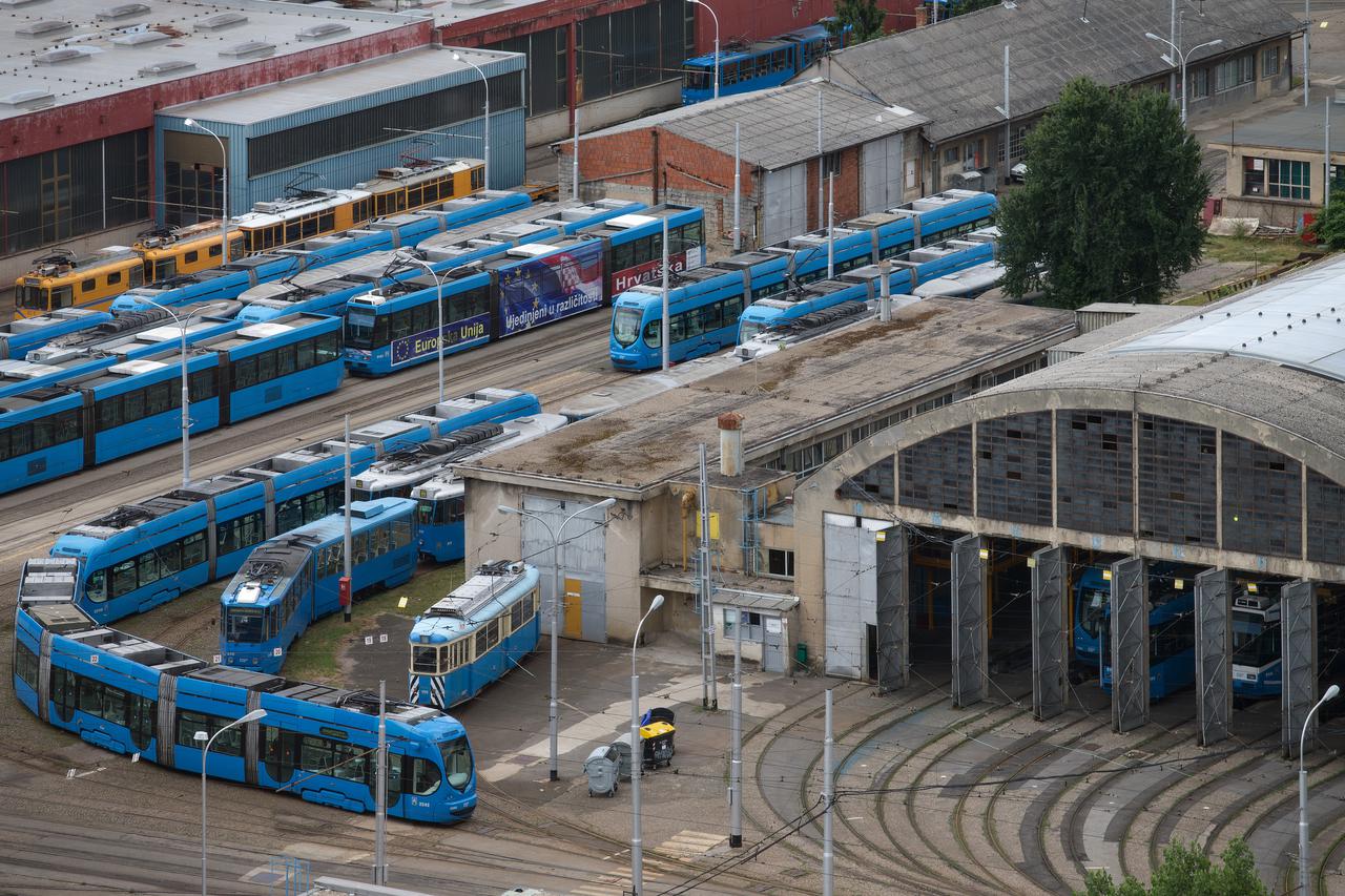 Niskopodni tramvaj u spremištu tramvaja Ljubljanica