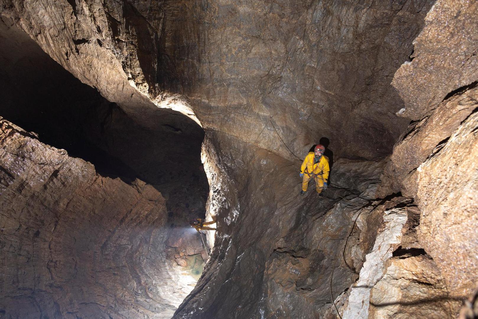 U.S. caver Mark Dickey is seen in Morca Cave, days before he fell ill and became trapped some 1,000 meters (3,280 ft) underground, near Anamur in Mersin province, southern Turkey August 28, 2023. REUTERS/Agnes Berentes NO RESALES. NO ARCHIVES Photo: Stringer/REUTERS