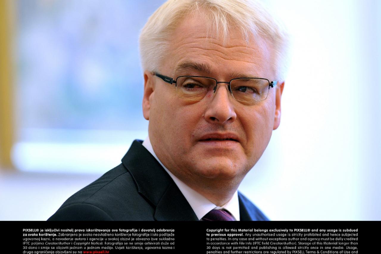 '01.03.2012., Ured predsjednika, Pantovcak 241, Zagreb - Predsjednik Republike Hrvatske Ivo Josipovic sa suprugom Tatjanom svecano je docekap predsjednika Republike Austrije Heinza Fischera sa suprugo