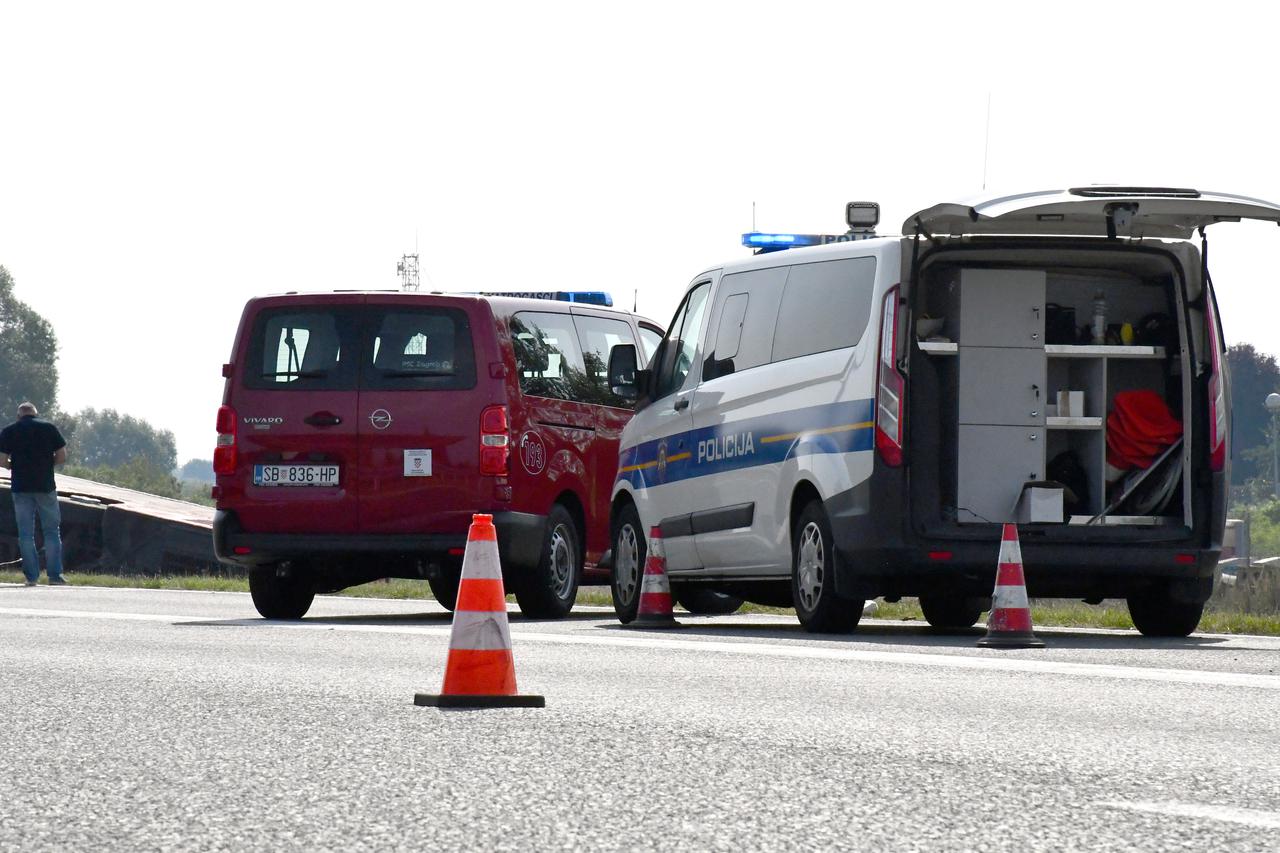 Slavonski Brod: Autobus sletio s autoceste, poginulo deset osoba, deseci ozlijeđenih