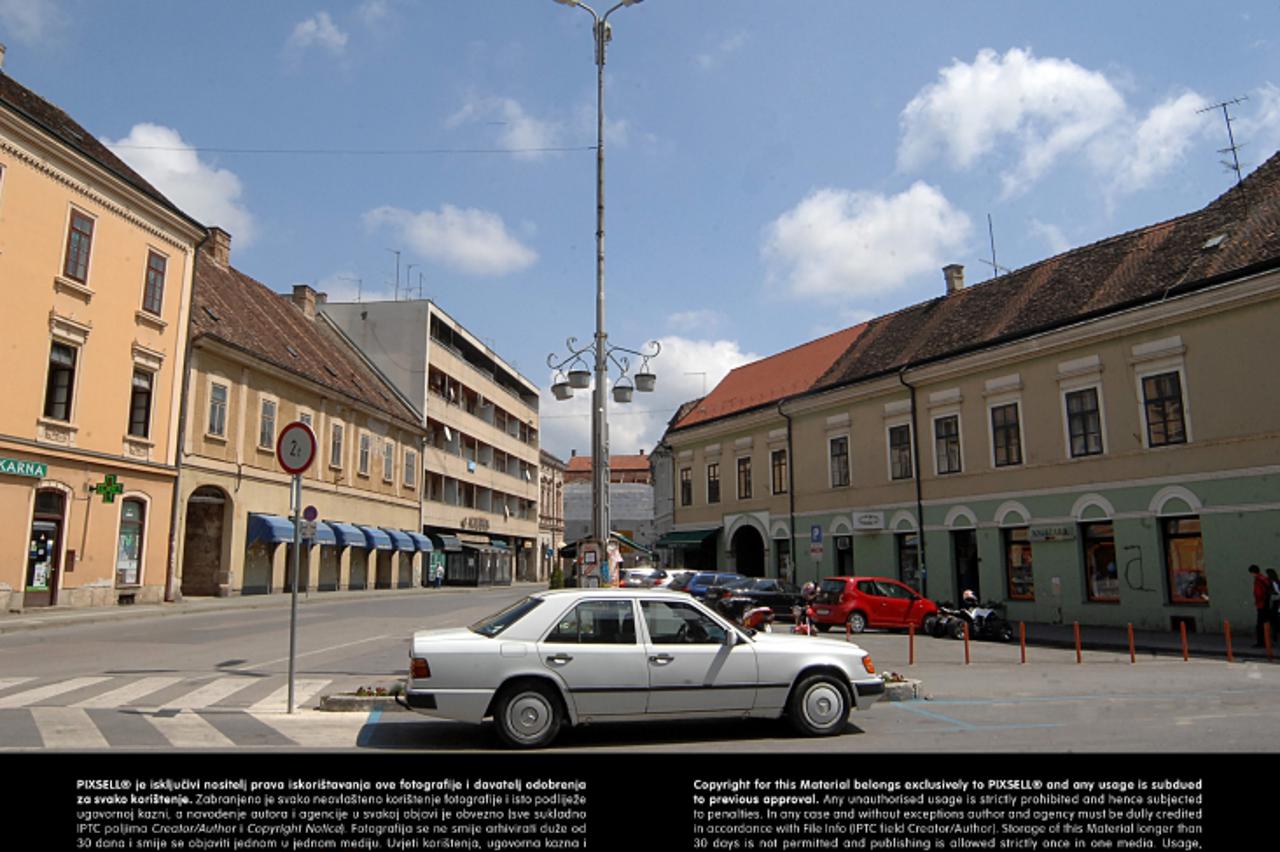 '09.05.2013., Sisak - Jedini gradski sat koji je godinama stajao na stupu na raskrizju Rimske i Kranjceviceve ulice dulje vrijeme bio je pokvaren i prije nekoliko dana skinut je. No, zbog duga koji gr