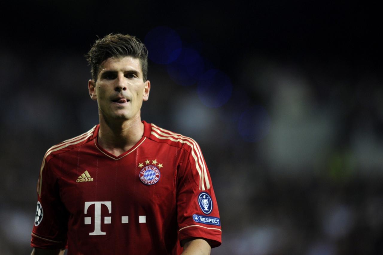 'Bayern Munich\'s striker Mario Gomez walks during the UEFA Champions League second leg semi-final football match Real Madrid against Bayern Munich at the Santiago Bernabeu stadium in Madrid on April 