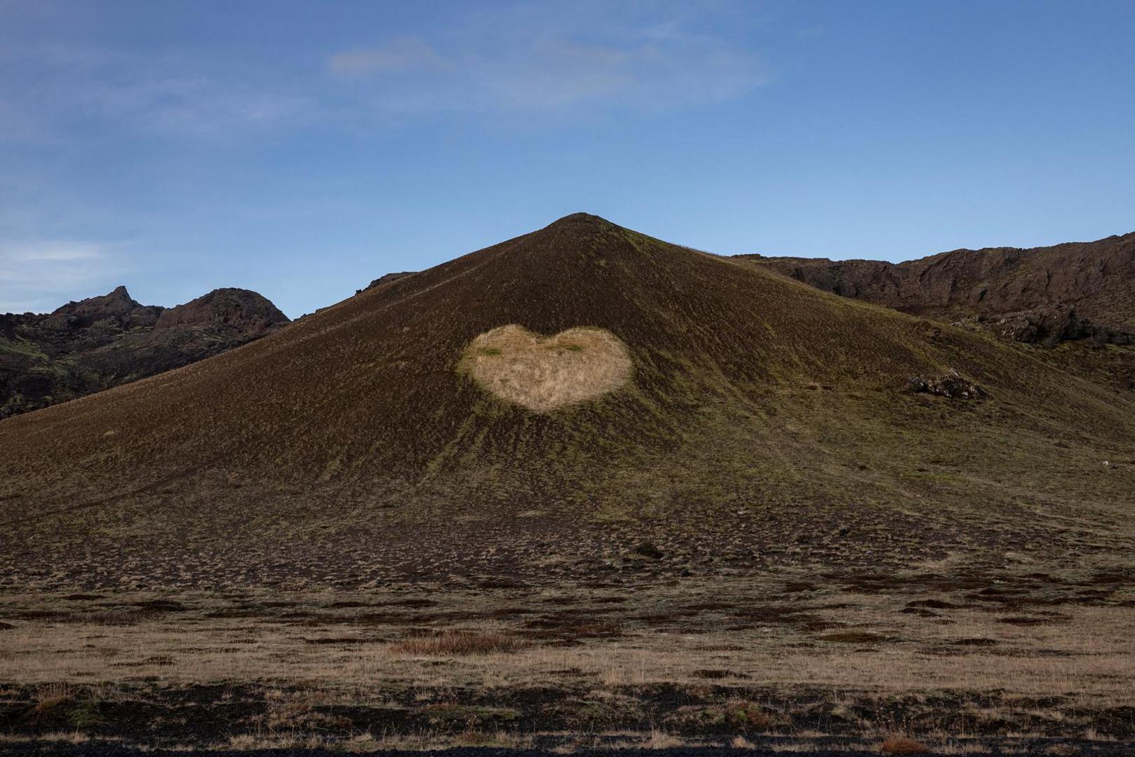 A heart shape is etched on the side of a hill near the road leading to the fishing town of Grindavik, which was evacuated due to volcanic activity, in Iceland November 16, 2023. REUTERS/Marko Djurica Photo: MARKO DJURICA/REUTERS