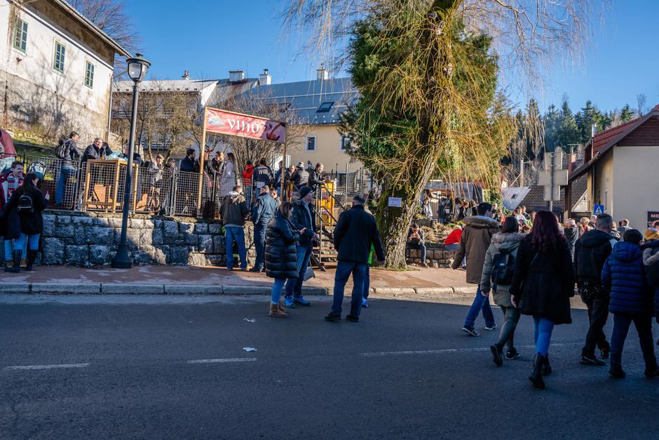 Doček Nove godine u podne u Fužinama