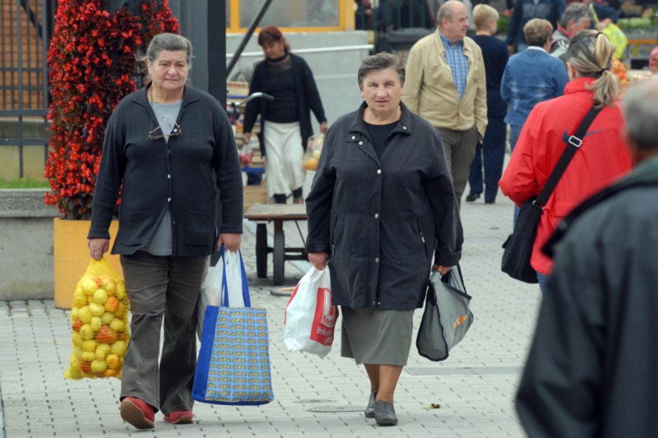 '08.09.2010. Varazdinski plac, Varazdin, Na Varazdinskom placu danas se trazila paprika koju ljudi spremaju za zimnicu, kilogram paprike prodaje se od 4 do 5 kuna Photo: Marko Jurinec/PIXSELL'