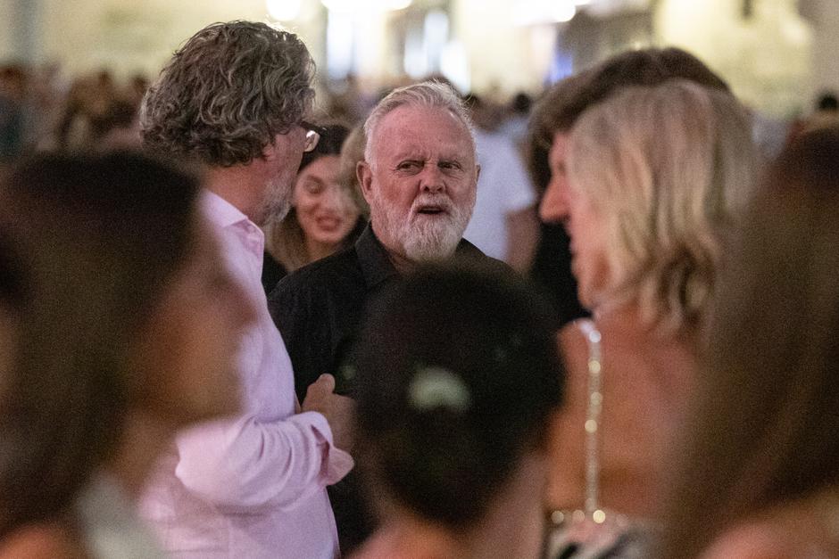 Dubrovnik: Roger Taylor, bubnjar legendarne grupe Queen sa suprugom Sarinom Potgieter u setnji gradom