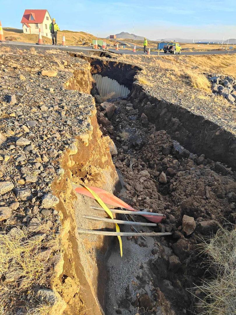 A view of cracks, emerged on a road due to volcanic activity, near Grindavik, Iceland November 13, 2023. Road Administration of Iceland via Facebook/ Handout via REUTERS THIS IMAGE HAS BEEN SUPPLIED BY A THIRD PARTY. NO RESALES. NO ARCHIVES. MANDATORY CREDIT Photo: ROAD ADMINISTRATION OF ICELAND/REUTERS