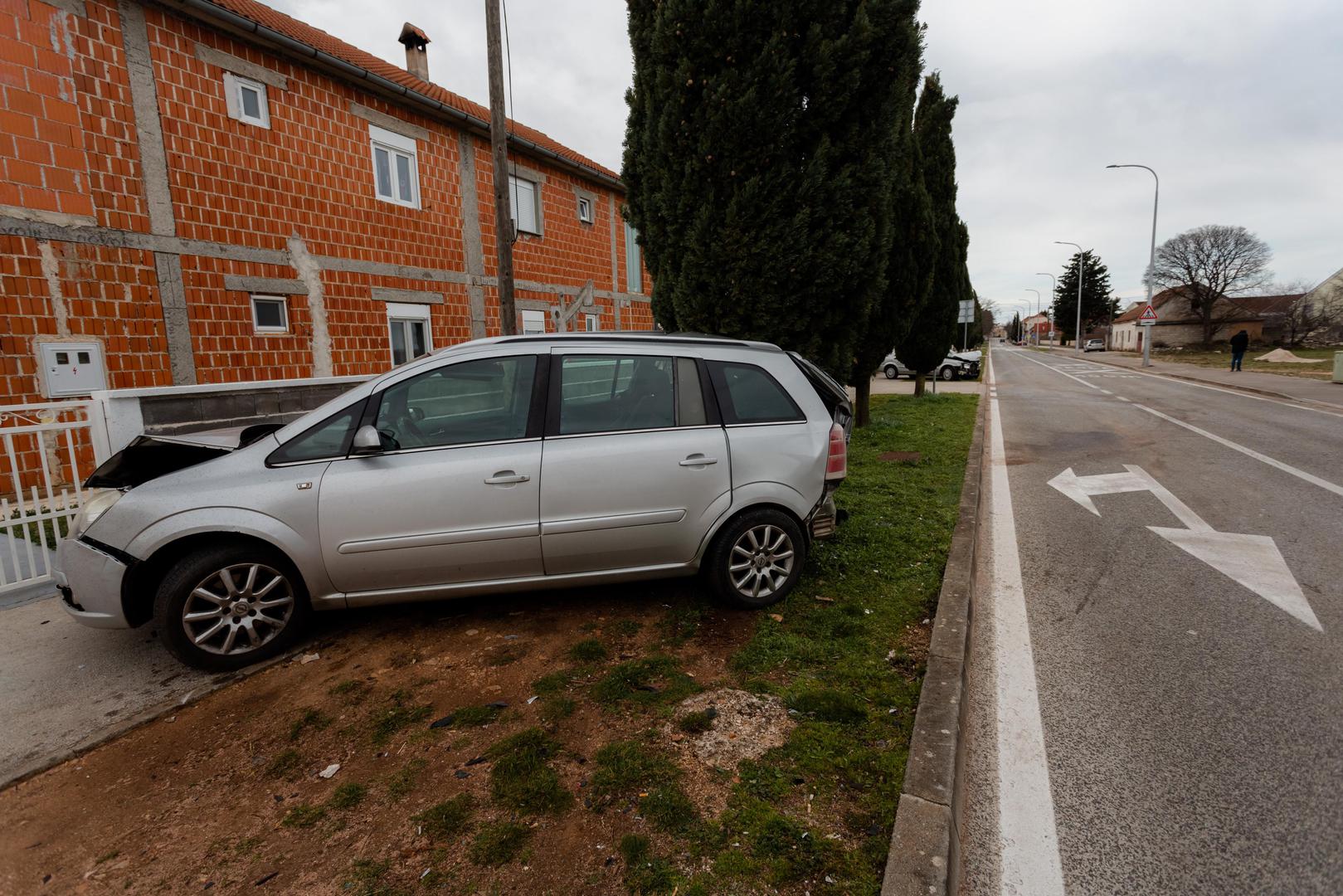 27.02.2022., Kistanje - Skupina mladica autom sletjela s ceste i isprevrtala se, dva poginula

 Photo: Sime Zelic/PIXSELL