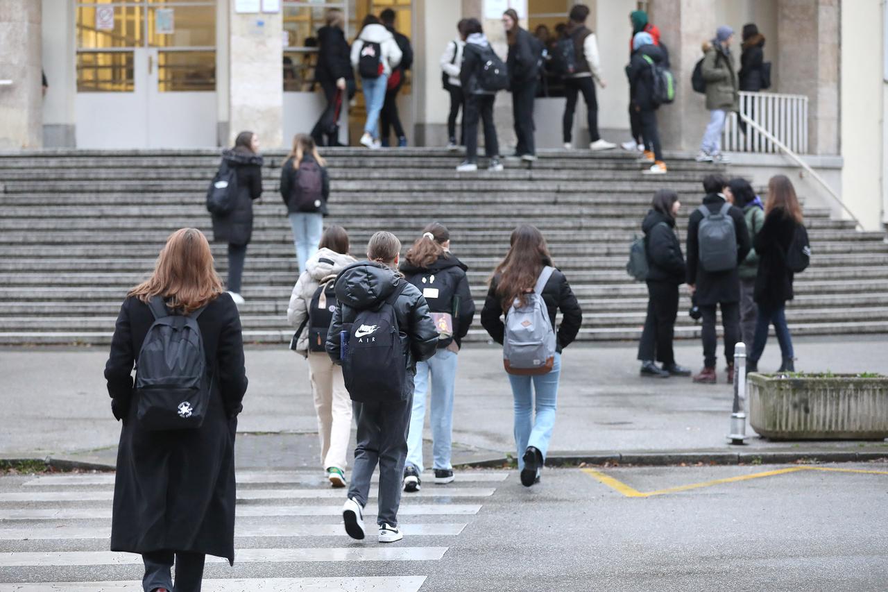 Zagreb: Nakon zimskih praznika danas je  počelo drugo školsko polugodište