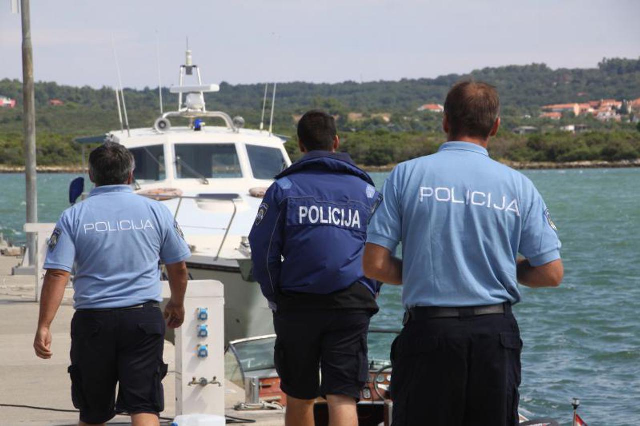 policija